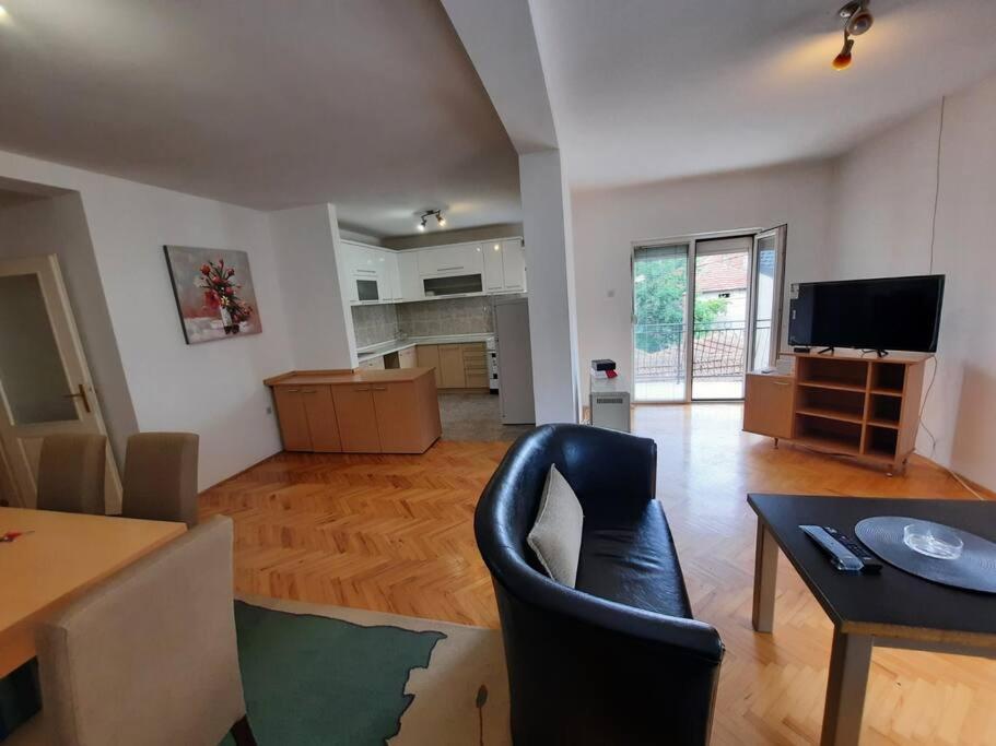 Apartman Lan - Free Parking Вранє Екстер'єр фото